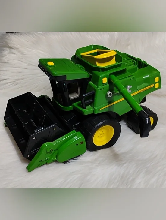 John Deere Harvest Action Combine Lights Up/Sounds Toy (BX87) - Picture 1 of 8